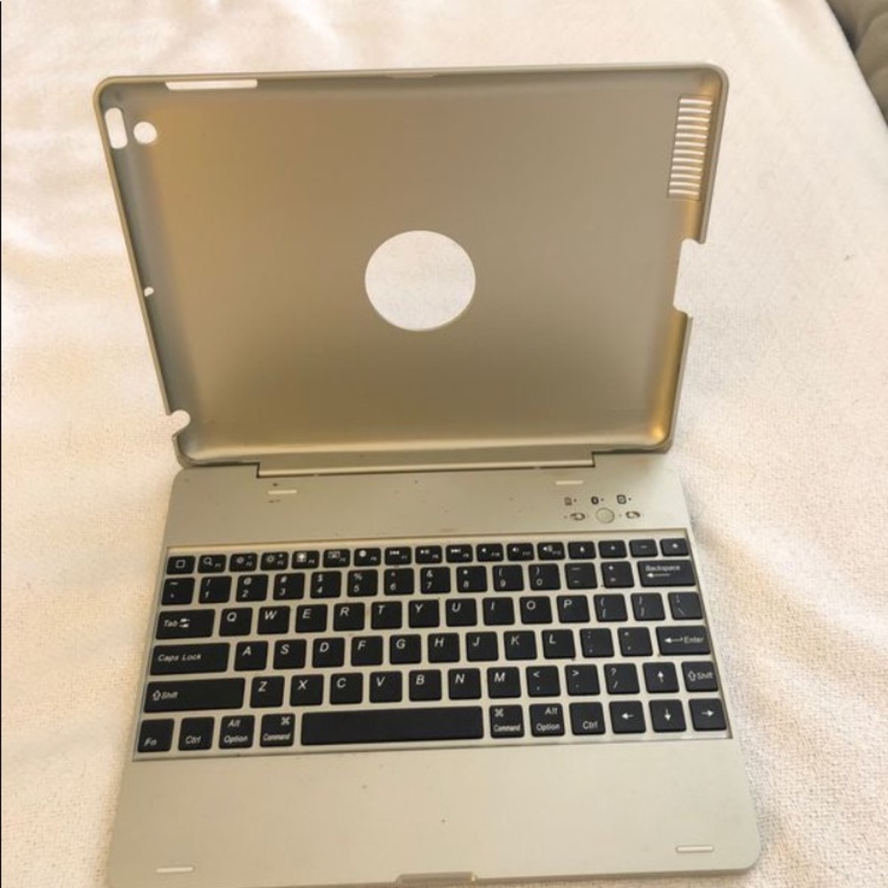 Ipad 2 Bluetooth keyboard case.